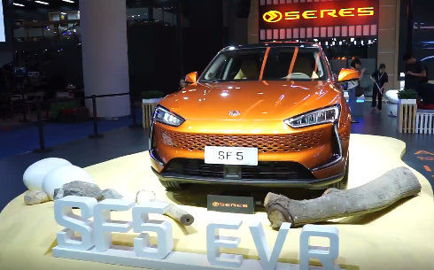 SERES赛力斯携首款电动轿跑SUV SF5亮相成都车展